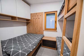 1 bedroom, internet, bed sheets
