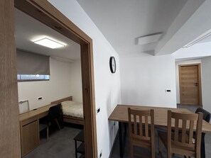 2 bedrooms, iron/ironing board, internet, bed sheets