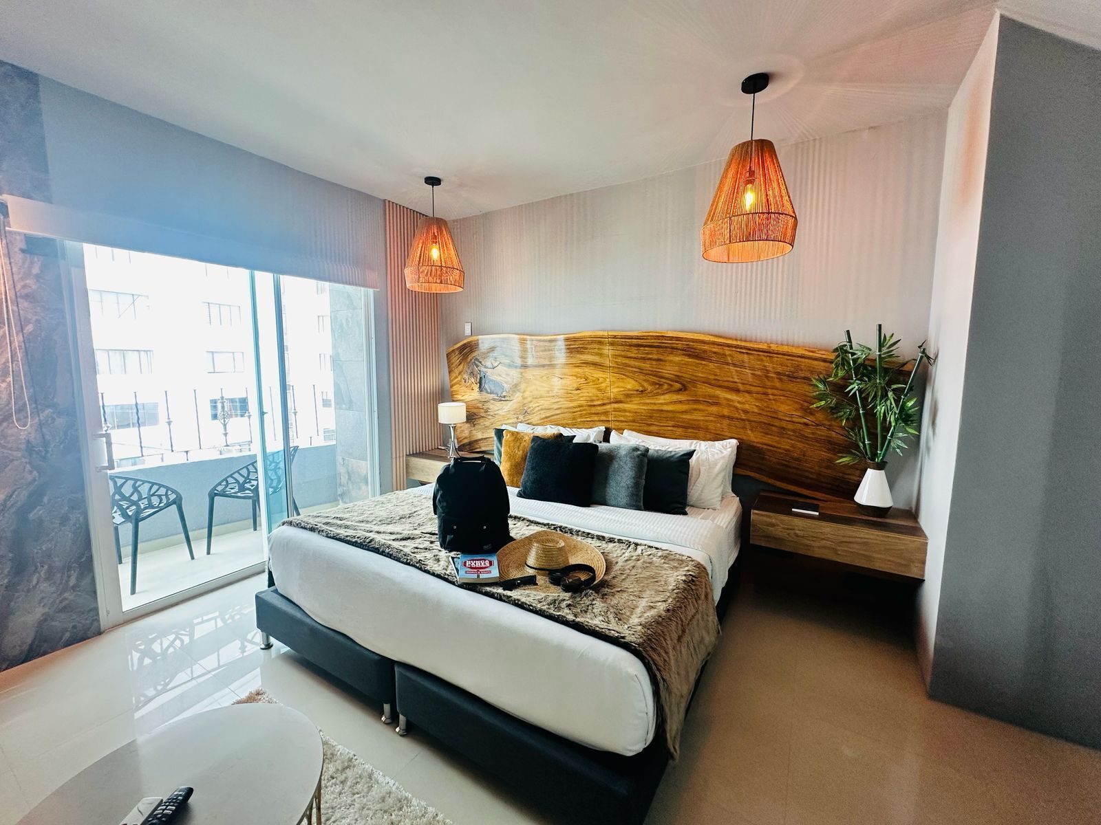 Habitación superior | Camas Select Comfort, minibar, escritorio y cortinas blackout 