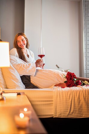 Luxury Room, Balcony, City View | Select Comfort beds, minibar, desk, blackout drapes - Mantra Hotel Boutique (Santa Marta)