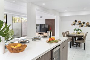 Dining - Winter Sale! Private Pool, Grill, Near Coral Gables & MIA Airport (Miami)