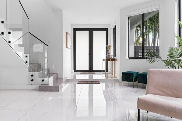 Interior - Winter Sale! Private Pool, Grill, Near Coral Gables & MIA Airport (Miami)