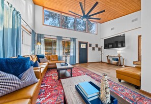 Smart TV, fireplace, video games, table tennis