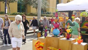 A street market with various colorful glass vases on display. - Come Glamping in this luxurious 2022 RV in DT FT MYERS, Very Private Space! (Fort Myers)