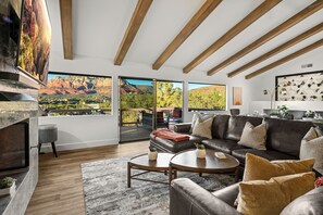 Smart TV, chimenea, videojuegos, futbolito