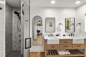 Shower, hair dryer, towels, soap - Starview Sedona - Wow Views! 4BR Pool Spa Firepit GameRoom Location (Sedona)