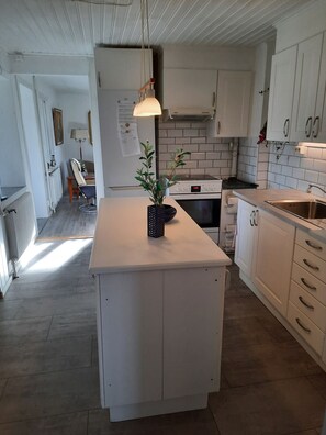 Køleskab, mikrobølgeovn, ovn, opvaskemaskine