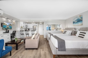 Stúdió, 2 queen (nagyméretű) franciaágy, erkély, kilátással a városra (1 Bedroom) | Nappalirész
