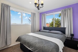 3 bedrooms, desk, iron/ironing board, free WiFi