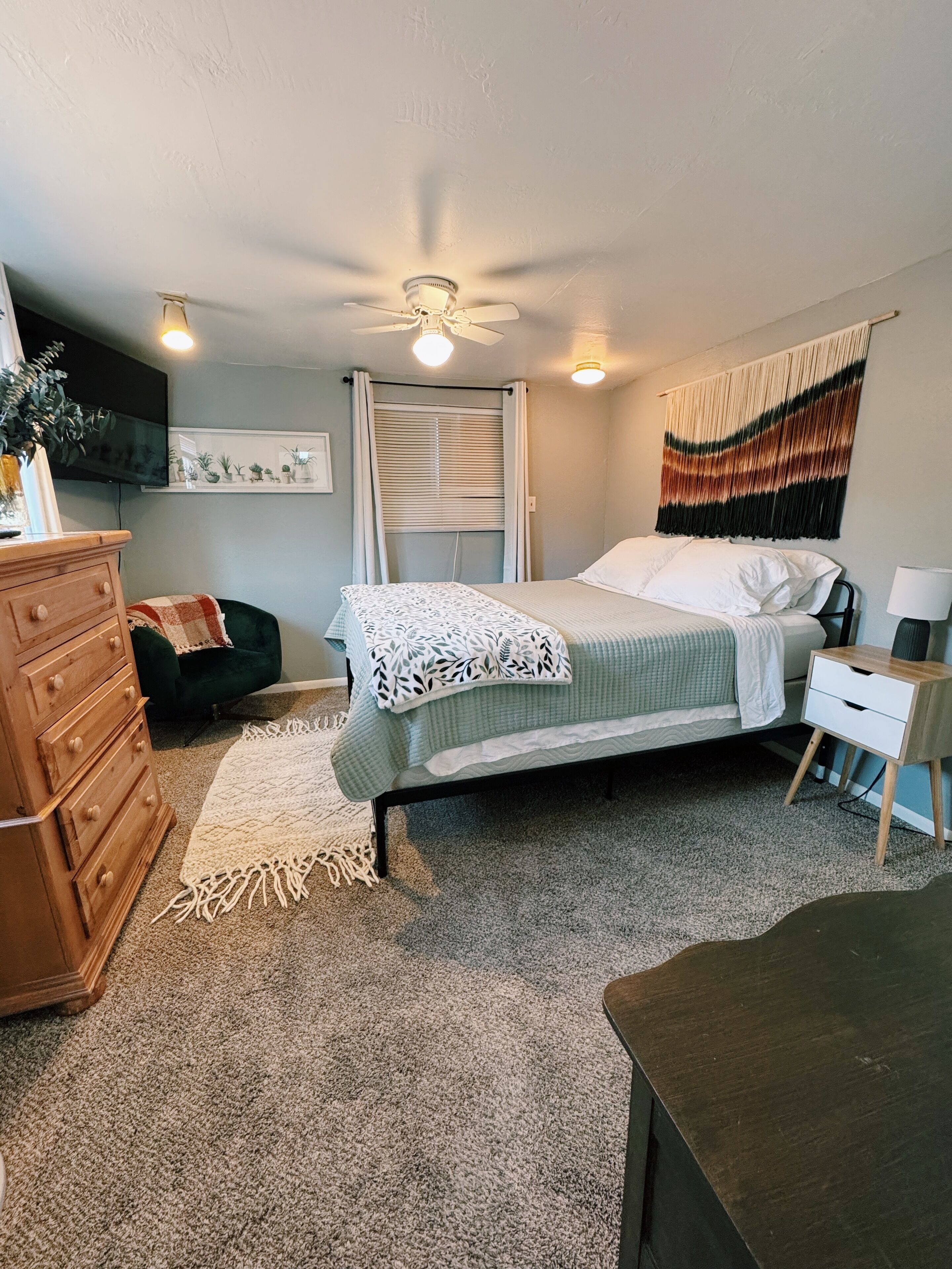 1 habitación, tabla de planchar con plancha, wifi y ropa de cama 