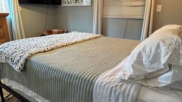 1 slaapkamer, een strijkplank/strijkijzer, wifi, beddengoed