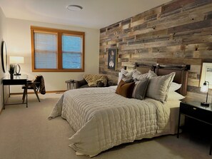 3 bedrooms, in-room safe, desk, iron/ironing board - AMAZING!!! Fremont Crossing Townhome w/Hot Tub with Sharc Passes - sleeps 9 (Sunriver)