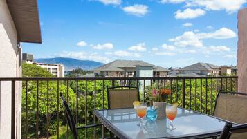 Family Apartment, 2 Bedrooms, Balcony, Mountain View (1012) | Balcony view