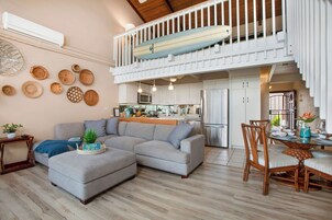 Family Apartment, 2 Bedrooms, Balcony, Mountain View (1012) | Living area