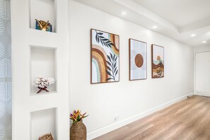 Lägenhet - 1 sovrum - lanai - utsikt mot trädgården (1 Bedroom (1013)) | Vardagsrum
