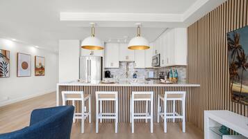 Condo, 1 Bedroom, Lanai, Garden View (1 Bedroom (1013)) | Dining room