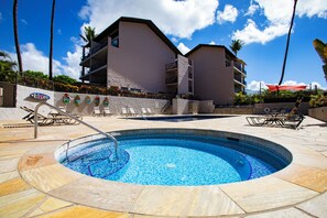 Outdoor spa tub -  Kihei Ali'i Kai Condos with Free Parking (Kihei)