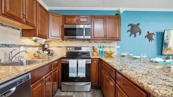 Family Apartment, 1 Bedroom, Air conditioning, Garden View (1 Bedroom (1007)) | Private kitchen | Full-size fridge, microwave, oven, coffee/tea maker