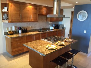 Mikrowelle, Ofen, Herdplatte, Geschirrspüler