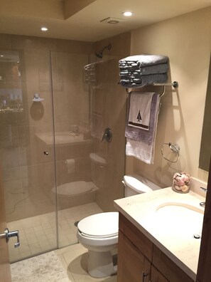 Håndklæder, Sæbe, Toiletpapir