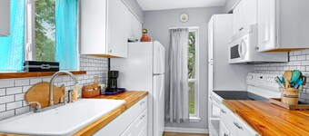 Charming Lakeside Condo - Moments to Lake Fun