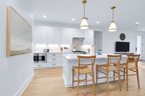 Gather for meals together at the dining table or sip coffee at the kitchen island