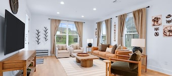 Chic Modern Farm Haus - Minutes to Everything