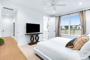 4 bedrooms, iron/ironing board, WiFi, bed sheets