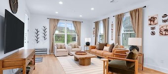 Chic Modern Farm Haus - Minutes to Everything