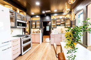 Fridge, microwave, oven, stovetop - Best Location in Downtown NB | Golf Cart Included! (New Braunfels)