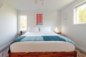 3 bedrooms, desk, iron/ironing board, free WiFi