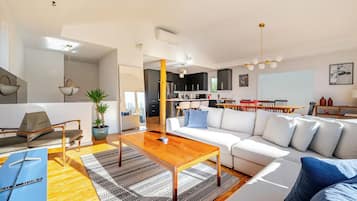 Smart TV, computer monitors