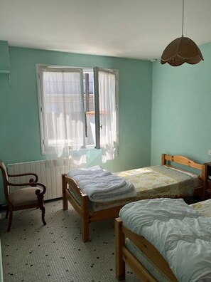 2 bedrooms, iron/ironing board