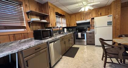 Charming 2-bdr 1 bth lakeview, quiet, private apartment golf retreat in Sanford