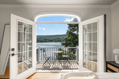 Entire Lakeview House ~ Hot Tub ~ Firepit ~ Stunning View ~ Spacious Deck