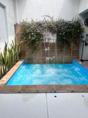 43-inch TV with cable channels - Econotel CASA VECCHIA Cali (Cali)