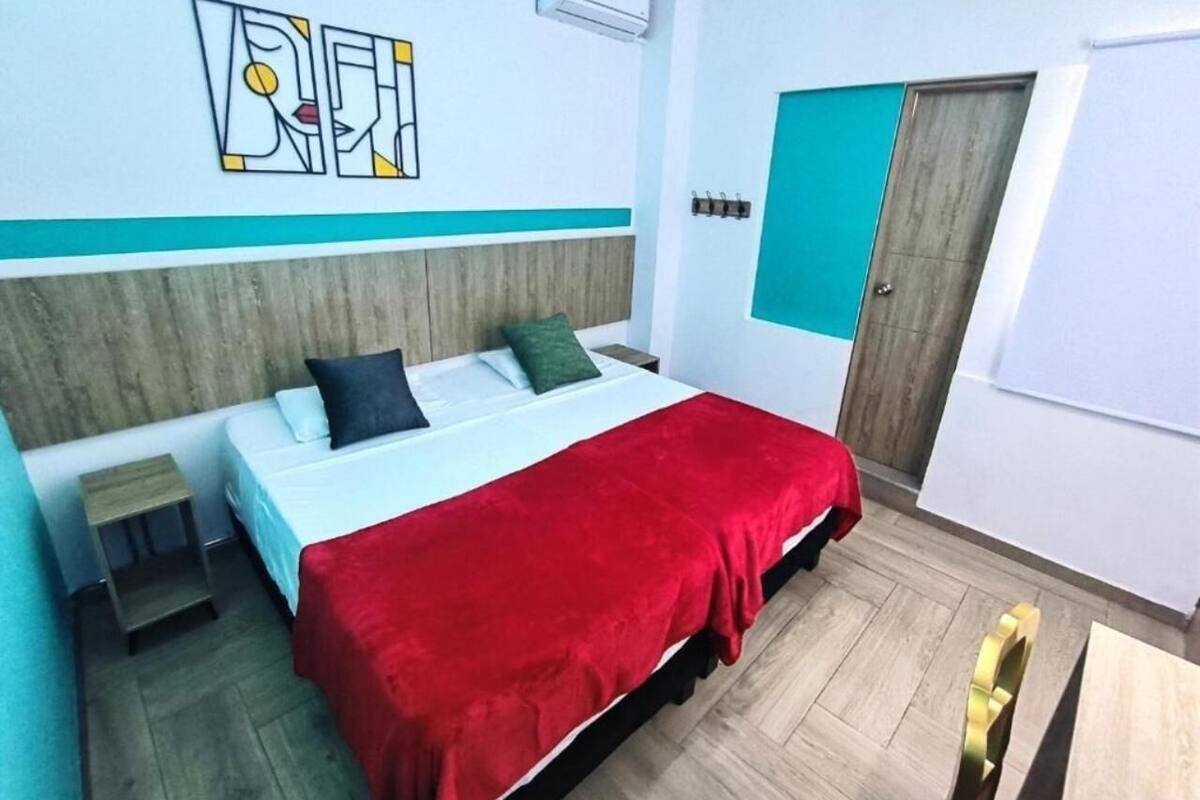 Double Room | Meja, ruang kerja komputer riba, Wi-fi percuma, cadar katil