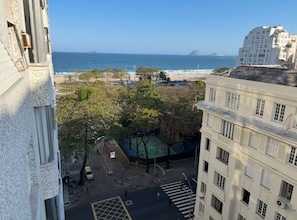 Vista para praia/oceano