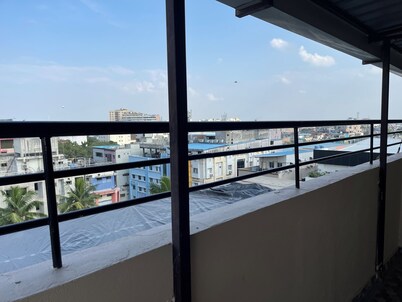 Charming 2-bedroom pent house apartment with WiFi, AC in lovely AbidsHyderabad