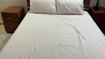 2 bedrooms, iron/ironing board, WiFi, bed sheets