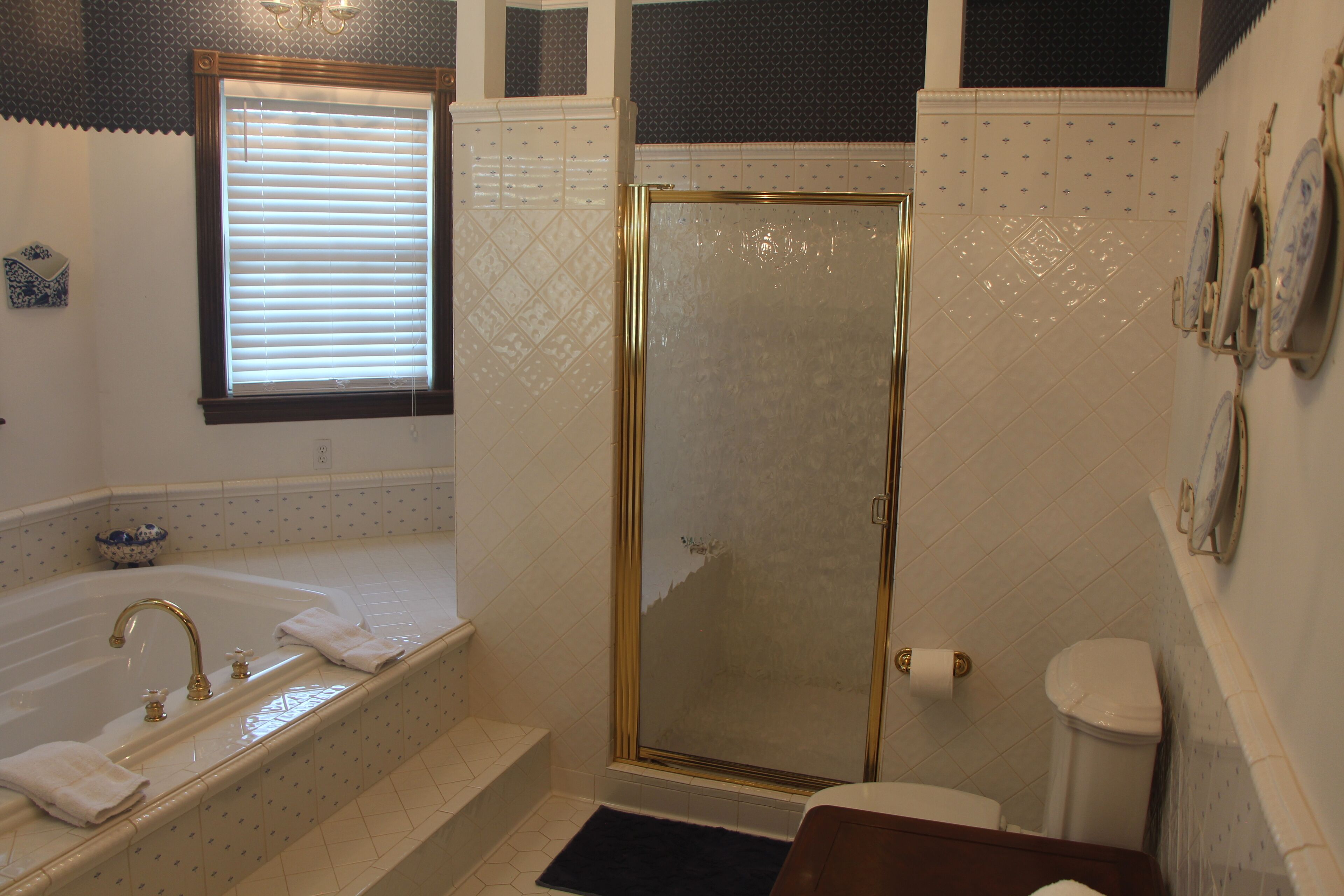 Superior Room | Bathroom | Free toiletries, hair dryer, towels, soap