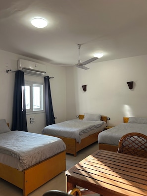Deluxe Triple Room | Living area