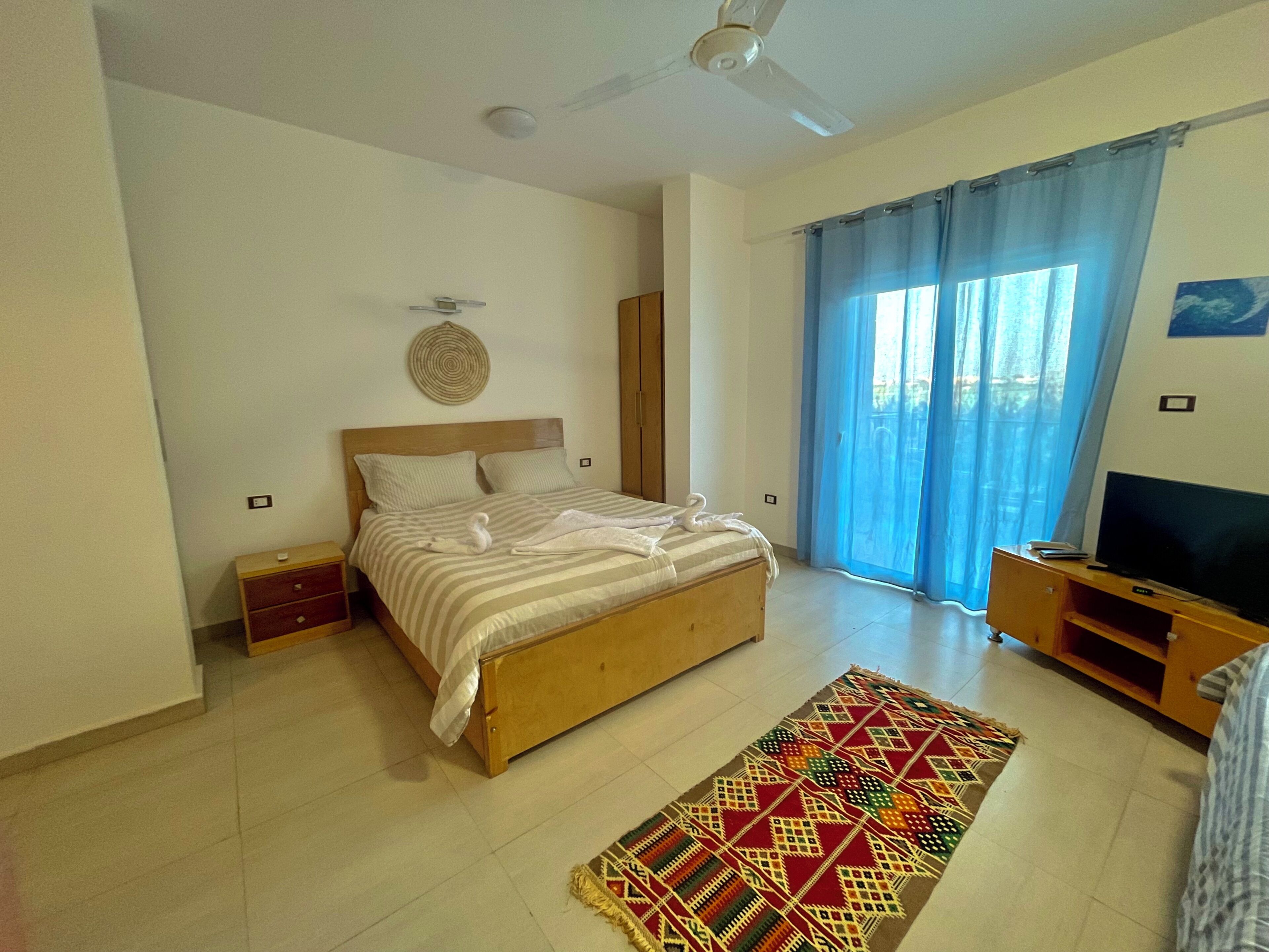 Deluxe Double or Twin Room with City View | Egyptian cotton sheets, premium bedding, down duvets, pillow-top beds