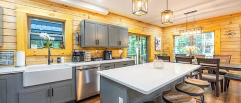 冰箱、微波炉、烤箱、炉灶