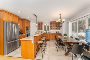 Fridge, microwave, oven, stovetop - 3,500 SF Tranquil Retreat | HEATED Pool & Hot Tub | Games & Home Theatre Room (Jasper)