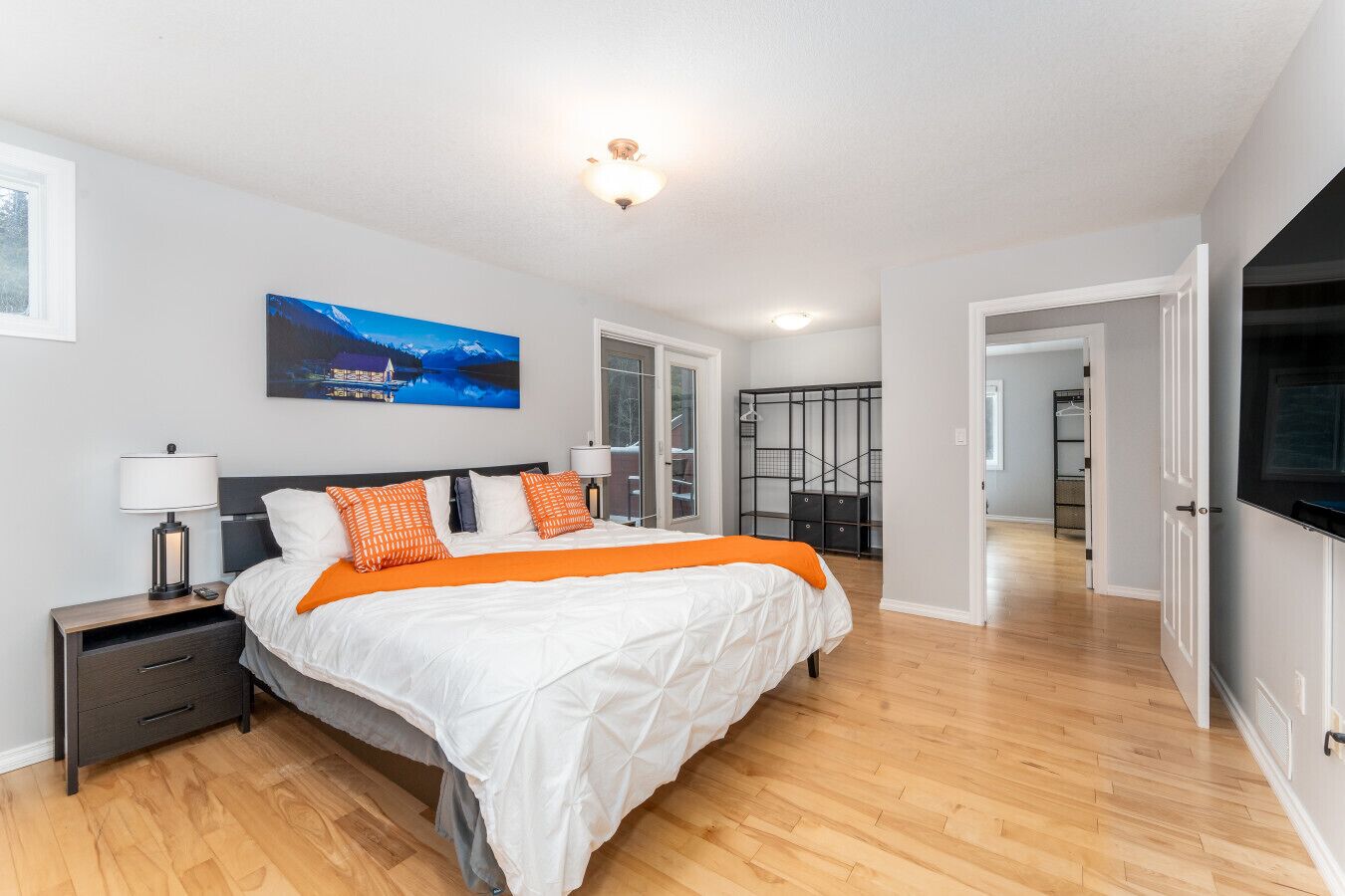 6 多间卧室、办公桌、熨斗/熨衣板、旅行婴儿床