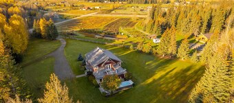 3,500 SF Tranquil Retreat | HEATED Pool & Hot Tub | Games & Home Theatre Room