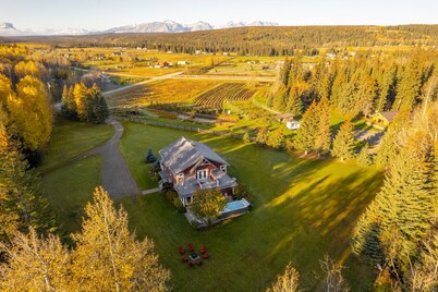 3,500 SF Tranquil Retreat | HEATED Pool & Hot Tub | Games & Home Theatre Room