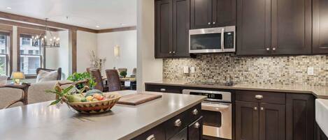 Micro-ondes, four, plaque de cuisson, lave-vaisselle