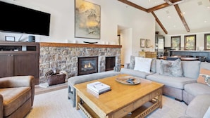 Unclassified image, 4 of 31, button - Woodrun Place 26 Three Bedroom + Loft Residence (Snowmass)
